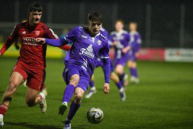 -FC Eintracht Bamberg vs. TSV Kornberg, Sportgelände Don Bosco Deutschland, Bamberg, Sportgelände Don Bosco - 25 Nov 2025 - Fussball, Bayernliga - -FC Eintracht Bamberg vs. TSV Kornberg Image: Paul Kraußold (FCEB) in action. Bamberg Sportgelände Don Bosco Bayern Deutschland Copyright: xPresseFotoxEvansx