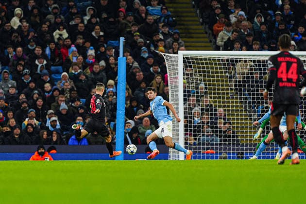Tor zum 0:1 Alejandro Grimaldo (Bayer 04 Leverkusen, 20) ENG, Manchester City vs. Bayer 04 Leverkusen, Fussball, UEFA Champions League, Spieltag 5, Spielzeit 2025 2026, 25.11.2025 ENG, Manchester City vs. Bayer 04 Leverkusen, Fussball, UEFA Champions League, Spieltag 5, Spielzeit 2025 2026, 25.11.2025 Manchester Copyright: xEibner-Pressefoto MarcelxvonxFehrnx EP_MFN