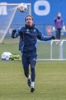 Yussuf Poulsen ( HSV ) am Ball Aufbautraining nach Verletzung Deutschland , Hamburg , Volksparkstadion , Fussball , 1. Bundesliga , Training des Hamburger SV