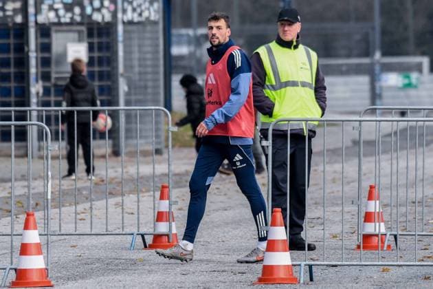 Jonas Meffert ( HSV ) ging frühzeitig vom Platz Deutschland , Hamburg , Volksparkstadion , Fussball , 1. Bundesliga , Training des Hamburger SV