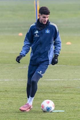 Daniel Elfadli ( HSV ) Aufbautraining nach Verletzung am Ball Deutschland , Hamburg , Volksparkstadion , Fussball , 1. Bundesliga , Training des Hamburger SV
