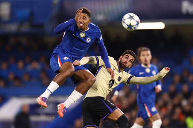 Chelsea v Barcelona 25 November 2025, London - UEFA Champions League - League Stage - Chelsea v Barcelona - Wesley Fofana of Chelsea and Ferran Torres of Barcelona - Photo: Jacques Feeney Offside. London UK Copyright: xJacquesxFeeneyx xOffsidexOffside