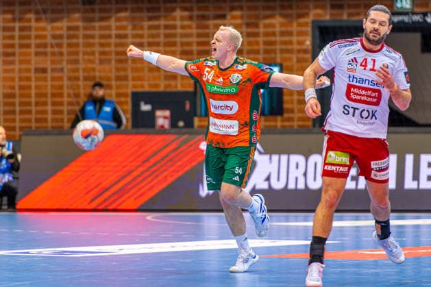Justus Fischer (TSV Hannover-Burgdorf, Nr. 54) (L-R), TSV Hannover-Burgdorf (orange) against Fredericia Handboldklub (white) (5. Matchday of Group Matches EHF European League 2025 2026) (25.11.2025, Swiss Life Hall (Hannover, GER), Copyright: xJanxGuentherx xTSVxHannover-Burgdorfx
