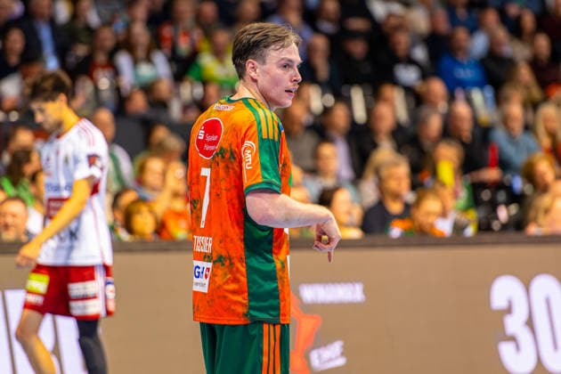 Leif Tissier (TSV Hannover-Burgdorf, Nr. 7) (L-R), TSV Hannover-Burgdorf (orange) against Fredericia Handboldklub (white) (5. Matchday of Group Matches EHF European League 2025 2026) (25.11.2025, Swiss Life Hall (Hannover, GER), Copyright: xJanxGuentherx xTSVxHannover-Burgdorfx
