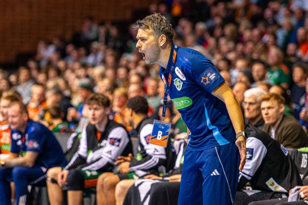 Christian Prokop (TSV Hannover-Burgdorf, Trainer) (L-R), TSV Hannover-Burgdorf (orange) against Fredericia Handboldklub (white) (5. Matchday of Group Matches EHF European League 2025 2026) (25.11.2025, Swiss Life Hall (Hannover, GER), Copyright: xJanxGuentherx xTSVxHannover-Burgdorfx
