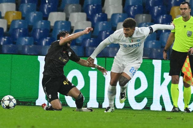 Elvin Jafarguliyev of Qarabag competes for the ball with Giovanni Di Lorenzo of SSC Napoli during the Uefa Champions League match between SSC Napoli vs Qarabag at Diego Armndo Maradona Stadium  Copyright: xAgostinoxGemito IPAxSportx xipa-agency.netx xx IPA_68377523 IPA_Agency_IPA68377523