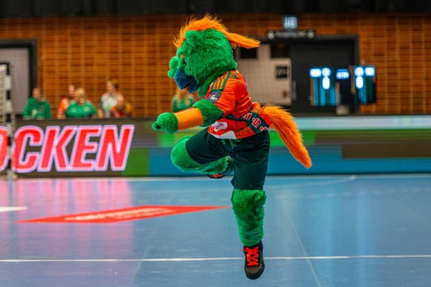 Hektor (L-R), TSV Hannover-Burgdorf (orange) against Fredericia Handboldklub (white) (5. Matchday of Group Matches EHF European League 2025 2026) (25.11.2025, Swiss Life Hall (Hannover, GER), Copyright: xJanxGuentherx xTSVxHannover-Burgdorfx
