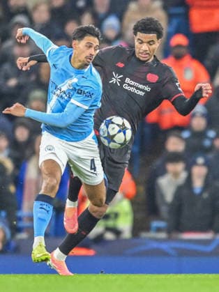 Manchester City v Bayer Leverkusen UEFA Champions League Tijjani Reijnders of Manchester City Malik Tillman of Bayer Leverkusen battles for the ball during the UEFA Champions League match at the Etihad Stadium, Manchester UK Newspapers OUT Copyright: xKarlxVallantinex FIL-22550-0027