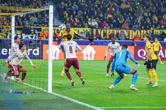 25.11.2025, Fußball, UEFA Champions League, Borussia Dortmund - FC Villarreal, BVB Stadion, 5. Spieltag, Saison 2025 2026: Kopfballtor Torschuss zum Tor zum 1:0 durch Torschütze Serhou Guirassy (BVB 09) Regulations prohibit any use of photographs as image sequences and or quasi-video. Nordrhein-Westfalen Deutschland
