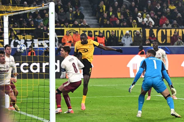 Serhou Guirassy (Borussia Dortmund) Tor zum 1:0 waehrend des Spiels der UEFA Champions League 2025 26, 5. Spieltag Ligaphase zwischen Borussia Dortmund und FC Villarreal, BVB Stadion am 25. November 2025 in Dortmund, Deutschland. (Foto von Ralf Treese DeFodi Images) +++ Serhou Guirassy (Borussia Dortmund) scores his team™s first goal during the UEFA Champions League 2025 26 League Phase MD5 match between Borussia Dortmund and Villarreal CF at BVB Stadion Dortmund on November 25, 2025 in Dortmund, Germany. (Photo by Ralf Treese DeFodi Images)