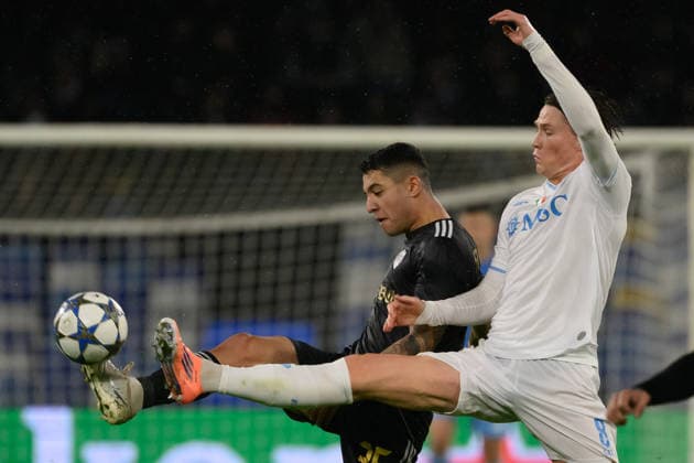 Pedro Bicalho of Qarabag and Scott McTominay of SSC Napoli compete for the ball during the UEFA Champions League 2025 2026 football match between SSC Napoli and Qarabag FK at Diego Armando Maradona stadium in Naples (Italy), November 25, 2025. AndreaxStaccioli
