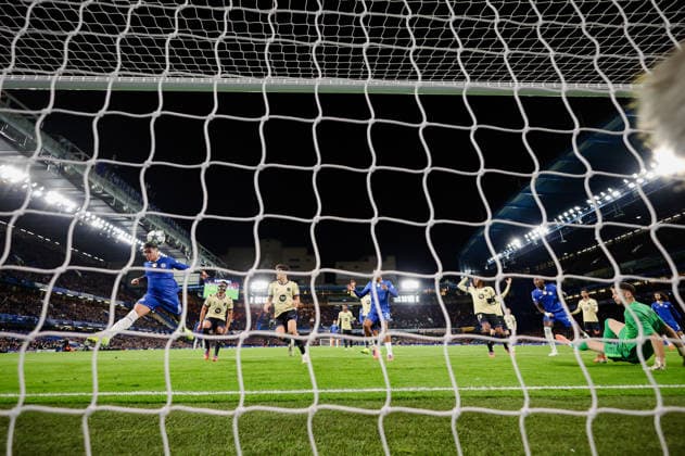Champions League 2025 26 League Stage Chelsea v Barcelona Stamford Bridge 25.11.2025 Enzo Fernandez of Chelsea scores but the goal is disallowed Champions League 2025 26 League Stage Chelsea v Barcelona Stamford Bridge 25.11.2025 Photograph By Marc Aspland The Times  Copyright: xMarcxAsplandx NINTCHDBPICT001041051711