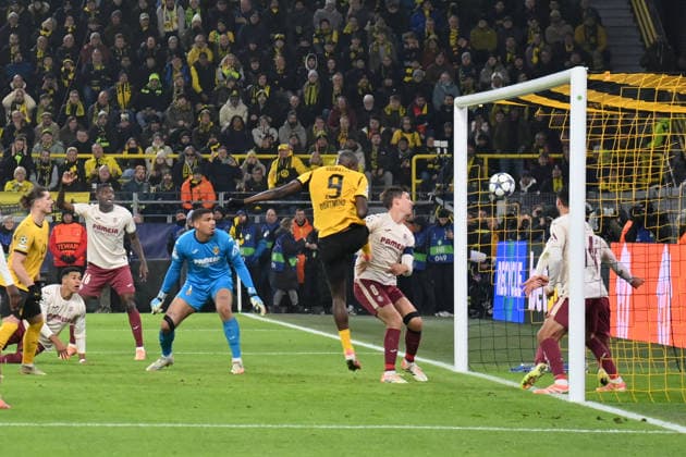 Serhou Guirassy (Borussia Dortmund), mi., erzielt mit diesem Kopfball das Tor zum 1:0 25.11.2025, Fussball, UEFA Champions League 2025 2026, 5. Spieltag, Borussia Dortmund - FC Villarreal UEFA regulations prohibit any use of photographs as image sequences and or quasi-video Dortmund Signal Iduna Park Nordrhein Westfalen Deutschland
