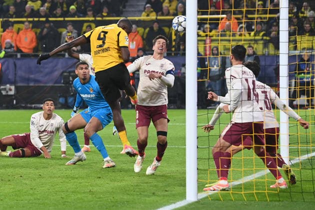 Serhou GUIRASSY (DO) erzielt per Kopfball das Tor zum 1-0, Fussball UEFA Champions League Gruppenphase 5. Spieltag, matchday5, Borussia Dortmund (DO) - FC Villarreal am 25.11.2025 in Dortmund Deutschland. UEFA regulations prohibit any use of photographs as image sequences and or quasi-video Â