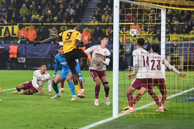 Serhou GUIRASSY (DO) erzielt per Kopfball das Tor zum 1-0, Fussball UEFA Champions League Gruppenphase 5. Spieltag, matchday5, Borussia Dortmund (DO) - FC Villarreal am 25.11.2025 in Dortmund Deutschland. UEFA regulations prohibit any use of photographs as image sequences and or quasi-video Â