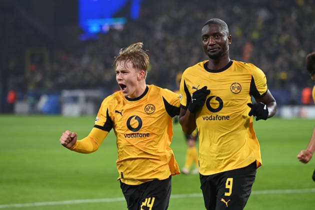 Serhou GUIRASSY (DO) jubelt nach seinem Tor zm 1-0 mit Daniel SVENSSON (DO), Jubel, jubeln, Freude, cheers, Fussball UEFA Champions League Gruppenphase 5. Spieltag, matchday5, Borussia Dortmund (DO) - FC Villarreal am 25.11.2025 in Dortmund Deutschland. UEFA regulations prohibit any use of photographs as image sequences and or quasi-video Â