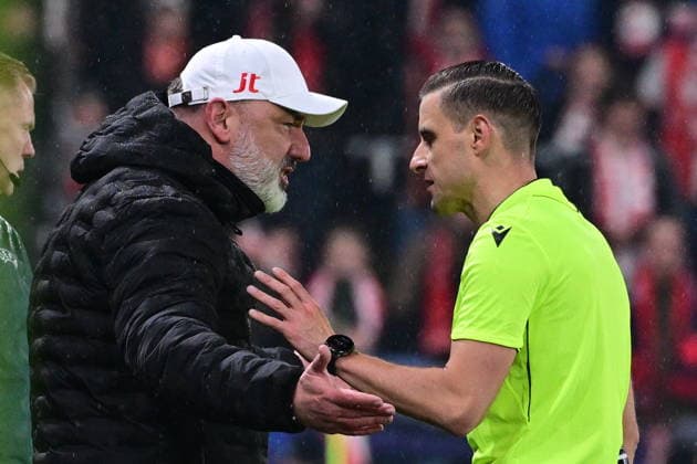 Coach of Slavia Jindrich Trpisovsky (left) speaks with referee during the Football Champions League, 5th round match: Slavia Prague vs Athletic Bilbao in Prague, Czech Republic, November 25, 2025. (CTKxPhoto RomanxVondrous) CTKPhotoP2025112507983  CTKPhotoP2025112507983
