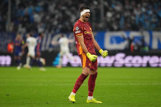 Geronimo Rulli of Marseille celebrates after his team scores to make it 2-1 Marseille v Newcastle United, UEFA Champions League, Group Stage, Football, Orange Velodrome, Marseille, France- 25 Nov 2025Marseille Orange Vélodrome France EDITORIAL USE ONLY No use with unauthorised audio, video, data, fixture lists, club league logos or live services. Online in-match use limited to 120 images, no video emulation. No use in betting, games or single club league player publications.  Copyright: xDavexWinter Shutterstockx 15918266bw