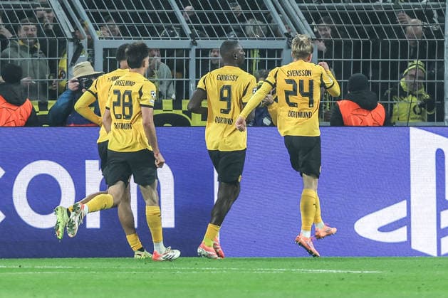 Fussball, UEFA Champions League Saison 2025 2026 Ligaphase - 5.Spieltag Borussia Dortmund - FC Villarreal 25.11.2025, SIGNAL IDUNA PARK Torjubel ++d nach dem Tor zum 1-0 durch Serhou Guirassy (Borussia Dortmund, 9), die Spieler freuen sich Dortmund SIGNAL IDUNA PARK Nordrhein-Westfalen Deutschland