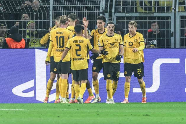 Fussball, UEFA Champions League Saison 2025 2026 Ligaphase - 5.Spieltag Borussia Dortmund - FC Villarreal 25.11.2025, SIGNAL IDUNA PARK Torjubel ++d nach dem Tor zum 1-0 durch Serhou Guirassy (Borussia Dortmund, 9), die Spieler freuen sich Dortmund SIGNAL IDUNA PARK Nordrhein-Westfalen Deutschland