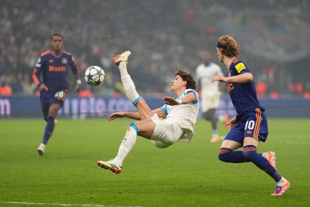Leonardo Balerdi of Marseille clears from Anthony Gordon of Newcastle Marseille v Newcastle United, UEFA Champions League, Group Stage, Football, Orange Velodrome, Marseille, France- 25 Nov 2025Marseille Orange Vélodrome France EDITORIAL USE ONLY No use with unauthorised audio, video, data, fixture lists, club league logos or live services. Online in-match use limited to 120 images, no video emulation. No use in betting, games or single club league player publications.  Copyright: xDavexWinter Shutterstockx 15918266cb
