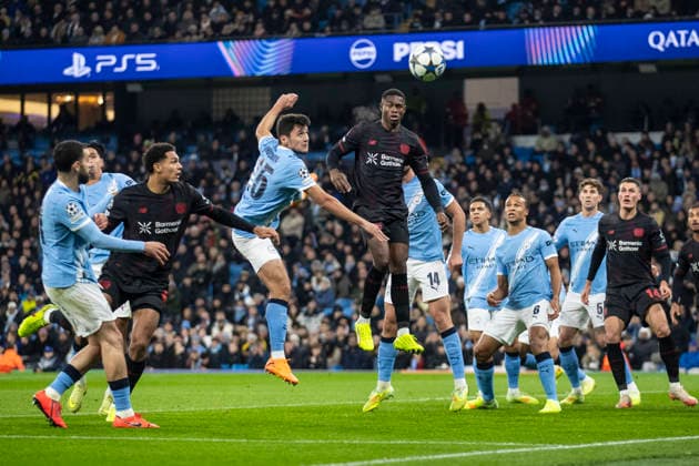 Manchester City v Bayer 04 Leverkusen - UEFA Champions League 2025 26 League Phase MD5 Abdukodir Khusanov of Manchester City F.C. heads the ball back to James Trafford of Manchester City F.C. during the UEFA Champions League Phase match 5 between Manchester City and Bayer Leverkusen at the Etihad Stadium in Manchester, on November 25, 2025. Manchester Manchester United, ManU Kingdom  Copyright: xMIxNewsx originalFilename:fletcher-manchest251125_npNnD.jpg