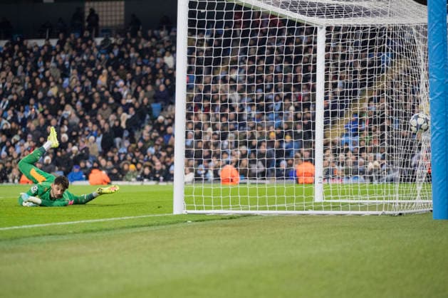 Manchester City v Bayer 04 Leverkusen - UEFA Champions League 2025 26 League Phase MD5 James Trafford of Manchester City F.C. concedes a goal during the UEFA Champions League Phase match 5 between Manchester City and Bayer Leverkusen at the Etihad Stadium in Manchester, on November 25, 2025. Manchester Manchester United, ManU Kingdom  Copyright: xMIxNewsx originalFilename:fletcher-manchest251125_npU01.jpg