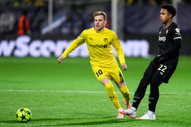 251125 Jens Petter Hauge of Bodo Glimt and Weston McKennie of Juventus during the UEFA Champions League football match between Bodo Glimt and Juventus on November 25, 2025 in Bodo. Photo: Marius Simensen BILDBYRAN COP 238 MM0049 bbeng football fotball fotboll soccer uefa champions league mesterligaen bodo glimt juventus Copyright: MARIUSxSIMENSEN BB251125ZV007