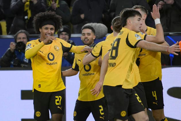 Karim Adeyemi (Dortmund 27) jubelt nach dem Tor zum 3:0 mit der Mannschaft 25.11.2025 Fussball, Champions League, Borussia Dortmund vs Villarreal Club de Fotbol, Signal Iduna Park, Dortmund,