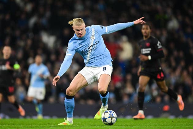 Manchester City v Bayer 04 Leverkusen, UEFA Champions League Erling Haaland of Manchester City controls the ball during the Manchester City v Bayer 04 Leverkusen UEFA Champions League 2025 26 League Phase MD5 match at the Etihad Stadium, Manchester, England on 25 November 2025 Credit: Harriet Massey Every Second Media Editorial use only. All images are copyright Every Second Media Limited. No images may be reproduced without prior permission. Copyright: xIMAGO EveryxSecondxMediax ESM-1676-0063 HarrietxMasseyx xEveryxSecondxMediax