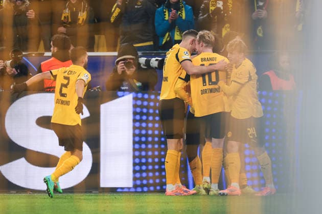 25.11.2025, Fussball, Saison 2025 2026, UEFA Champions League, Spieltag 5, Borussia Dortmund, - FC Villareal, Die Spieler des BVB bejubeln das Tor zum 3:0 durch Karim Adeyemi (Borussia Dortmund), Dortmund Signal Iduna Park NRW Deutschland xRHR-FOTO DEx Copyright: DennisxEwert RHR-FOTOx RHR-FOTO DE