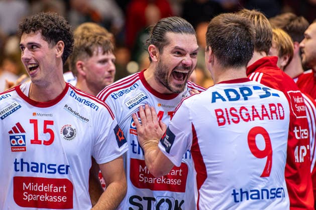 Evgeni Pevnov (Fredericia Handboldklub, Nr. 41) (L-R), TSV Hannover-Burgdorf (orange) against Fredericia Handboldklub (white) (5. Matchday of Group Matches EHF European League 2025 2026) (25.11.2025, Swiss Life Hall (Hannover, GER), Copyright: xJanxGuentherx xTSVxHannover-Burgdorfx