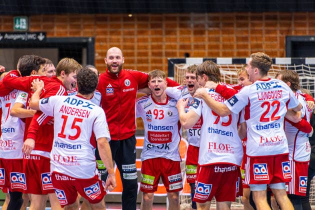 Sebastian Leth Frandsen (Fredericia Handboldklub, Nr. 1) Anders Kragh Martinusen (Fredericia Handboldklub, Nr. 93) Mads Thymann Hansen (Fredericia Handboldklub, Nr. 6) (L-R), TSV Hannover-Burgdorf (orange) against Fredericia Handboldklub (white) (5. Matchday of Group Matches EHF European League 2025 2026) (25.11.2025, Swiss Life Hall (Hannover, GER), Copyright: xJanxGuentherx xTSVxHannover-Burgdorfx