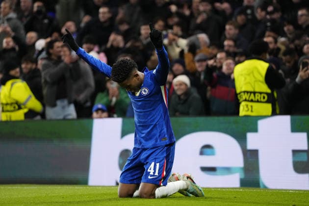 Chelsea v FC Barcelona, Barca - UEFA Champions League LONDON, UNITED KINGDOM - NOVEMBER 25: Estevao right winger of Chelsea and Brazil celebrates after scoring his sides first goal during the UEFA Champions League 2025 26 League match between Chelsea FC and FC Barcelona at Stamford Bridge on November 25, 2025 in London, United Kingdom. Jose Hernandez Anadolu London United Kingdom. Editorial use only. Please get in touch for any other usage.  Copyright: x2025xAnadoluxJosexHernandezx