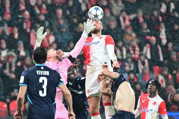 From left goalie of Bilbao Unai Simon, Tomas Chory of Slavia, Aitor Paredes of Bilbao in action during the Football Champions League, 5th round match: Slavia Prague vs Athletic Bilbao in Prague, Czech Republic, November 25, 2025. (CTKxPhoto RomanxVondrous) CTKPhotoP2025112508161  CTKPhotoP2025112508161