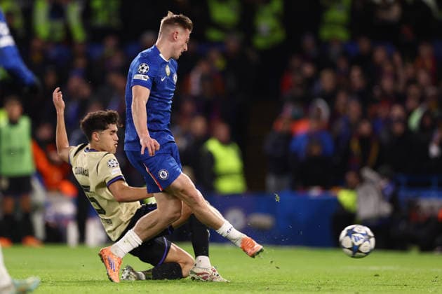 Chelsea v Barcelona 25 November 2025, London - UEFA Champions League - League Stage - Chelsea v Barcelona - Liam Delap of Chelsea scoring the third goal - Photo: Jacques Feeney Offside. London UK Copyright: xJacquesxFeeneyx xOffsidexOffside