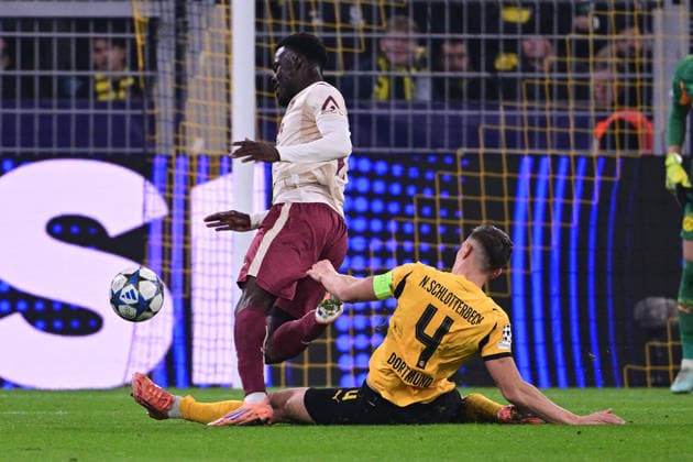 Nico Schlotterbeck 4 (Borussia Dortmund), Borussia Dortmund vs. FC Villarreal, Fussball, Champions League, Gruppenphase, Matchday 5, 25.11.2025 Dortmund Nordrhein-Westfalen Deutschland