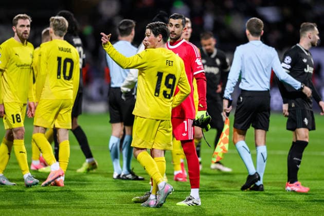 251125 Sondre Brunstad Fet of Bodo Glimt and goalkeeper Mattia Perin of Juventus after the UEFA Champions League football match between Bodo Glimt and Juventus on November 25, 2025 in Bodo. Photo: Marius Simensen BILDBYRAN COP 238 MM0049 bbeng football fotball fotboll soccer uefa champions league mesterligaen bodo glimt juventus Copyright: MARIUSxSIMENSEN BB251125ZD012