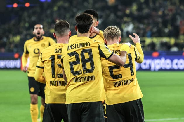 Fussball, UEFA Champions League Saison 2025 2026 Ligaphase - 5.Spieltag Borussia Dortmund - FC Villarreal 25.11.2025, SIGNAL IDUNA PARK Torjubel Borussia Dortmund nach dem Tor zum 4-0 durch Daniel Svensson (Borussia Dortmund, 24) die Spieler freuen sich Dortmund SIGNAL IDUNA PARK Nordrhein-Westfalen Deutschland