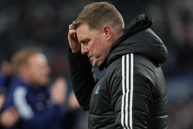 Dejection for Newcastle manager Eddie Howe after his team loses 2-1 Marseille v Newcastle United, UEFA Champions League, Group Stage, Football, Orange Velodrome, Marseille, France- 25 Nov 2025Marseille Orange Vélodrome France EDITORIAL USE ONLY No use with unauthorised audio, video, data, fixture lists, club league logos or live services. Online in-match use limited to 120 images, no video emulation. No use in betting, games or single club league player publications. Copyright: xDavexWinter Shutterstockx 15918266ee