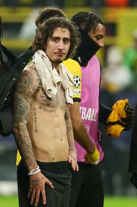 Dortmund, Signal Iduna Park, 26.11.25, GER, UEFA Champions League, Saison 2025 - 2026, Borussia Dortmund - FC Villarreal , Fabio Silva (Borussia Dortmund) guckt DFB DFL REGULATIONS PROHIBIT ANY USE OF PHOTOGRAPHS AS IMAGE SEQUENCES AND OR QUASI-VIDEO. Copyright: JoachimxBywaletz xJB-Sportfoto