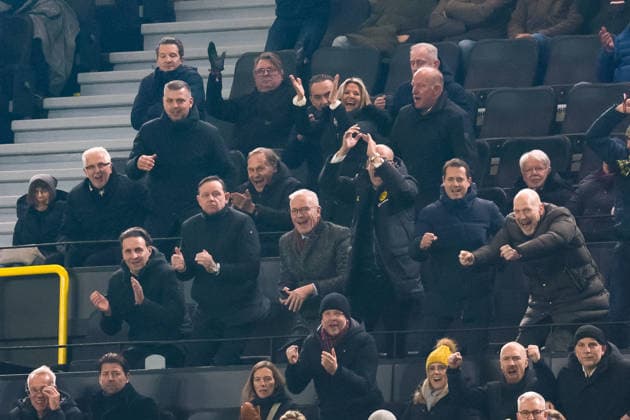25.11.2025, Fussball, Saison 2025 2026, UEFA Champions League, Spieltag 5, Borussia Dortmund, - FC Villareal, Vorstand und Präsidium des BVB bejubeln den Sieg, v. l. stellv. Präsident Daniel Lörcher (Borussia Dortmund), Dr. Christian Hockenjos (Borussia Dortmund), Präsident Hans-Joachim Watzke (Borussia Dortmund), Geschäftsführer Thomas Treß (Borussia Dortmund), Schatzmeisterin Silke Seidel (Borussia Dortmund), Geschäftsführer Carsten Cramer (Borussia Dortmund), Geschäftsführer Lars Ricken (Borussia Dortmund), Berater Matthias Sammer (Borussia Dortmund), Dortmund Signal Iduna Park NRW Deutschland xRHR-FOTO DEx Copyright: DennisxEwert RHR-FOTOx RHR-FOTO DE