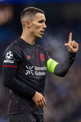 Football - UEFA Champions League - League Phase - Manchester City FC and Bayer 04 Leverkusen MANCHESTER, ENGLAND - Tuesday, November 25, 2025: Bayer Leverkusen s Ãlex Grimaldo celebrates after scoring the first goal during the UEFA Champions League match between Manchester City FC and Bayer 04 Leverkusen FC at the City of Manchester Stadium. (Photo by David Rawcliffe Propaganda) MANCHESTER City of Manchester Stadium GREATER MANCHESTER ENGLAND  Copyright: xDavidxRawcliffex P2025-11-25-Man_City_Bayer_Leverkusen-66