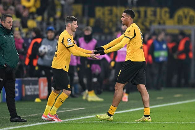 Auswechslung Felix Nmecha (Dortmund 8) und Einwechslung Pascal Groß Gross (Dortmund 13) 25.11.2025 Fussball, Champions League, Borussia Dortmund vs Villarreal Club de Fotbol, Signal Iduna Park, Dortmund,
