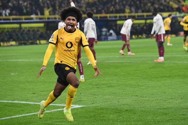 Karim-David ADEYEMI (DO) jubelt nach seinem Tor zum 3-0, Jubel, jubeln, Freude, cheers, Fussball UEFA Champions League Gruppenphase 5. Spieltag, matchday5, Borussia Dortmund (DO) - FC Villarreal 4-0 am 25.11.2025 in Dortmund Deutschland. UEFA regulations prohibit any use of photographs as image sequences and or quasi-video Â