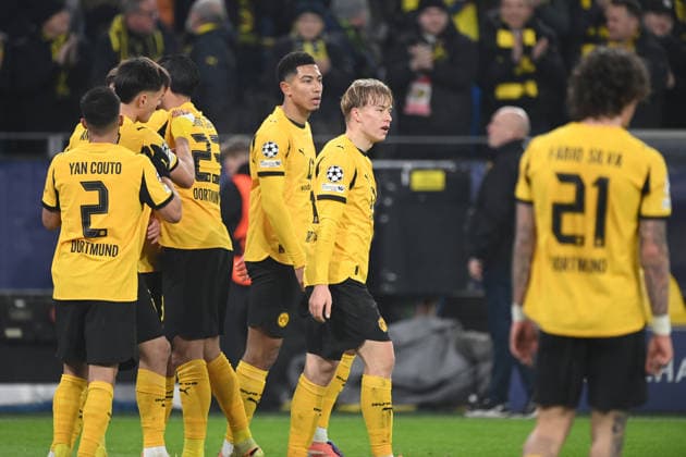 Torjubel Borussia Dortmund nach dem Tor zum 4-0 durch Daniel SVENSSON (DO), Jubel, jubeln, Freude, cheers, Fussball UEFA Champions League Gruppenphase 5. Spieltag, matchday5, Borussia Dortmund (DO) - FC Villarreal 4-0 am 25.11.2025 in Dortmund Deutschland. UEFA regulations prohibit any use of photographs as image sequences and or quasi-video Â