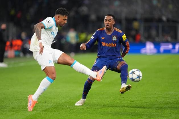 Emerson of Marseille and Joe Willock of Newcastle Marseille v Newcastle United, UEFA Champions League, Group Stage, Football, Orange Velodrome, Marseille, France- 25 Nov 2025Marseille Orange Vélodrome France EDITORIAL USE ONLY No use with unauthorised audio, video, data, fixture lists, club league logos or live services. Online in-match use limited to 120 images, no video emulation. No use in betting, games or single club league player publications. Copyright: xDavexWinter Shutterstockx 15918266hq