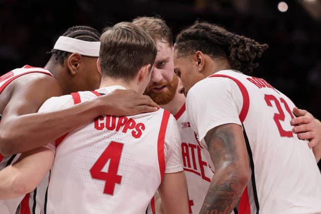 November 25, 2025, Columbus, Ohio, U.S: Ohio State Buckeyes players huddle during a timeout in the game between the Mount Saint MaryÃ¢â‚¬â ¢s Mountaineers and the Ohio State Buckeyes at Value City Arena, Columbus, Ohio. Columbus U.S - ZUMAs304 20251125_zaf_s304_018 Copyright: xScottxStuartx
