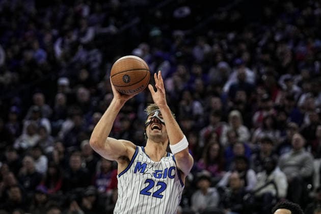 Philadelphia 76ers v Orlando Magic PHILADELPHIA, UNITED STATES - NOVEMBER 25: Franz Wagner of Orlando Magic in action during the 2025-26 Emirates NBA, Basketball Herren, USA Cup game between the Orlando Magic and Philadelphia 76ers at Xfinity Mobile Arena on November 25, 2025 in Philadelphia, United States. Wolfgang Schwan Anadolu Philadelphia United States. Editorial use only. Please get in touch for any other usage.  Copyright: x2025xAnadoluxWolfgangxSchwanx