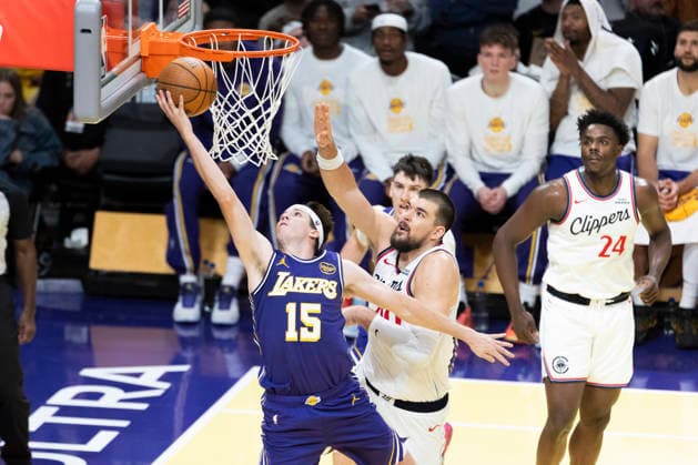 November 25, 2025, Los Angeles, California, USA: Los Angeles LakersÃ¢â‚¬â ¢ Austin Reaves (15) goes to the basket under pressure from Los Angeles Clippers Ivica Zubac (40) during an NBA, Basketball Herren, USA basketball game, in Los Angeles Tuesday, Nov. 25, 2025. Los Angeles USA - ZUMAc68_ 20251125_zaf_c68_031 Copyright: xRingoxChiux